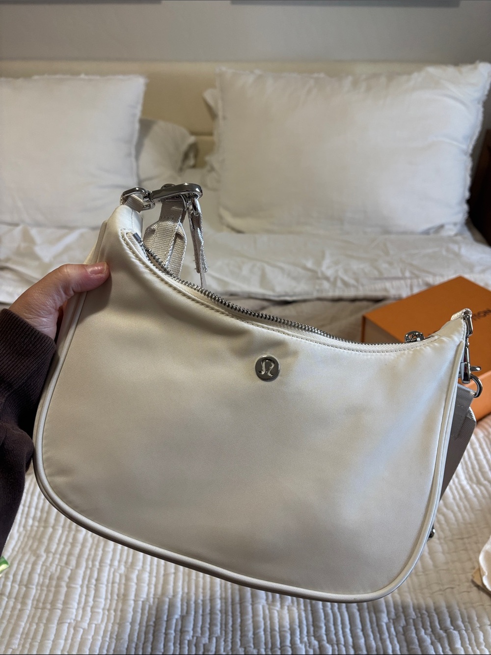Lululemon city essential shoulder bag crossbody